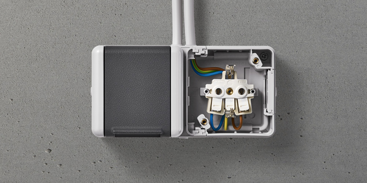 Doppelsteckdose mit Trennsteg bei Benning Elektrotechnik GmbH in Eschwege